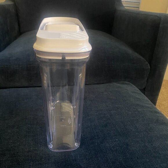 OXO Good Grips POP Cereal Dispenser 3.4 qt/3.2 L - Picture 4 of 9